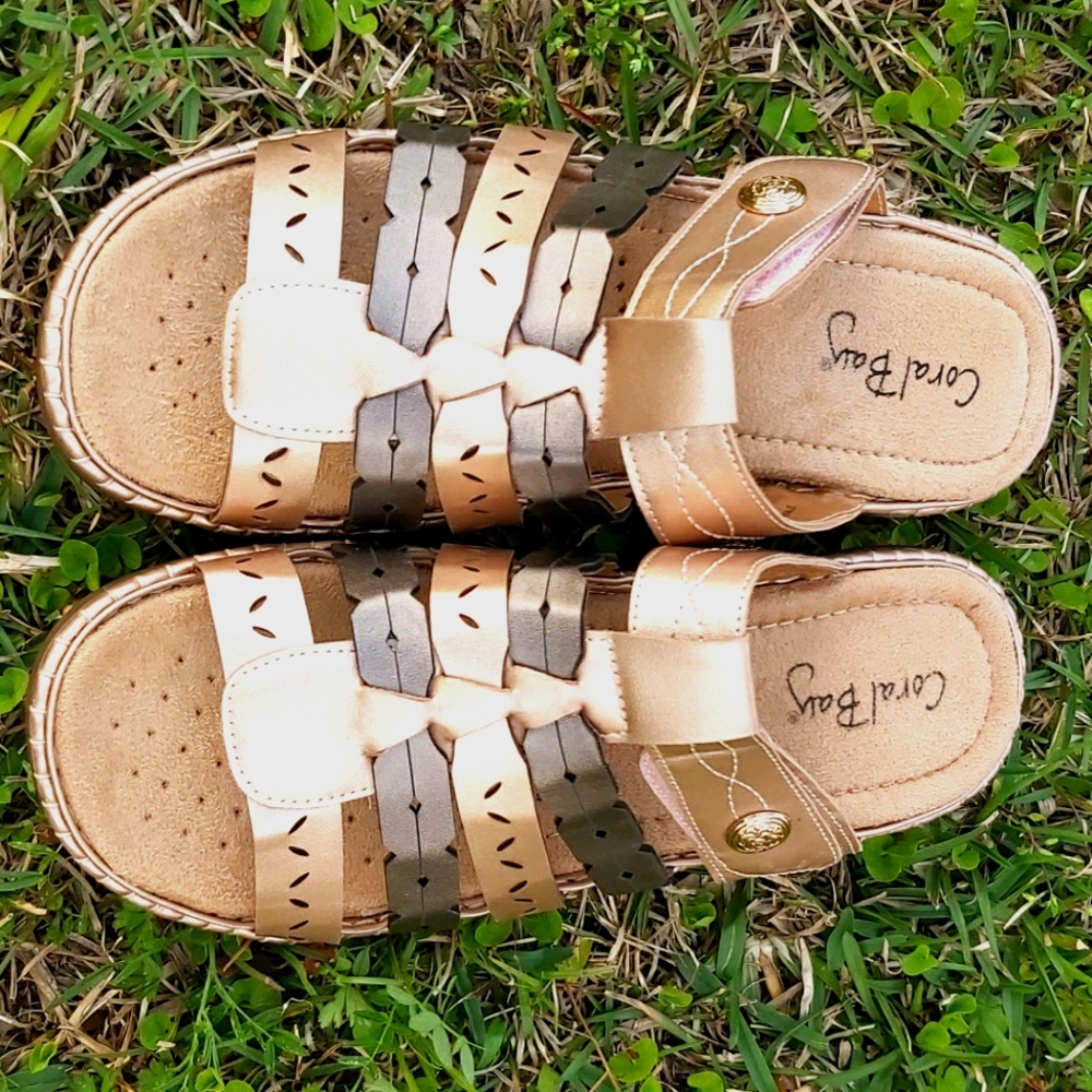 Coral Bay gold and brown sandals Size 8M.